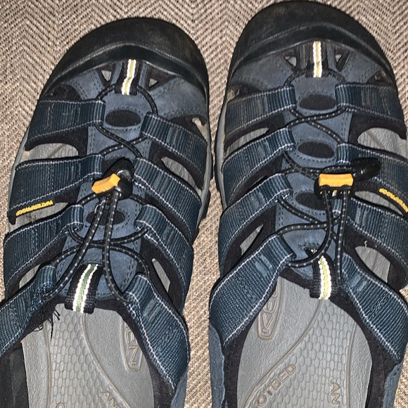 Excellent Preowned Condition Keen Waterproof Sandals Size 11.5 very nice. - Picture 5 of 8